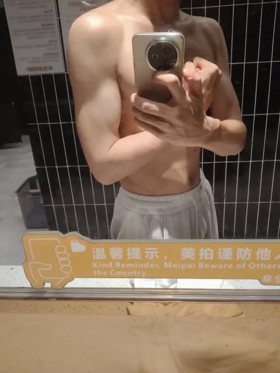 qh1324's tweet photo. 我的薄肌还是需要再练的 唉（虽然在练中）#肌肉 #武汉 #薄肌 #帅哥 https://t.co/2enDukbzJU