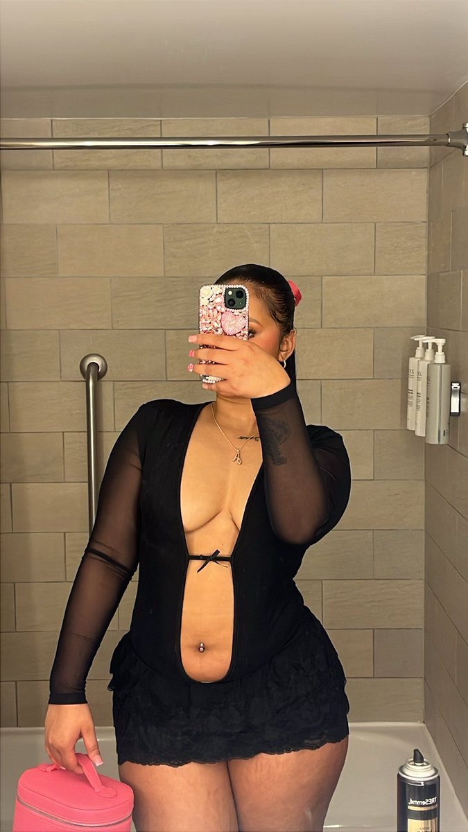 _kardASHxo's tweet photo. It’s a crime to be gorgeous 🎀 https://t.co/a83KXYW8JH
