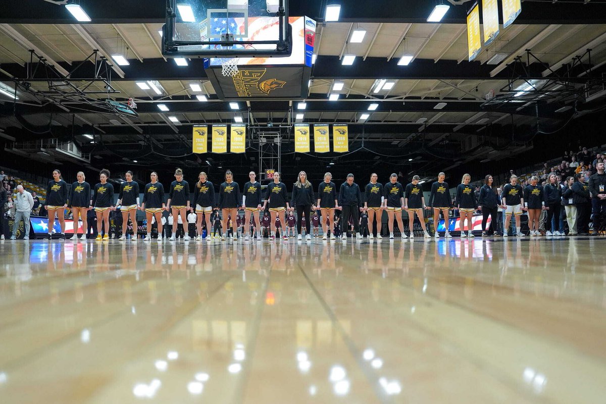 UWOshkoshTitans's tweet photo. An elite performance from @UWOWBB1 sends the Titans to the @NCAADIII Final Four 🏀 💛 📸 

Check out all the photos captured at tonight's game here: https://t.co/cM4jByjkOr  

#GoldStandard https://t.co/BqZNtZE6G7