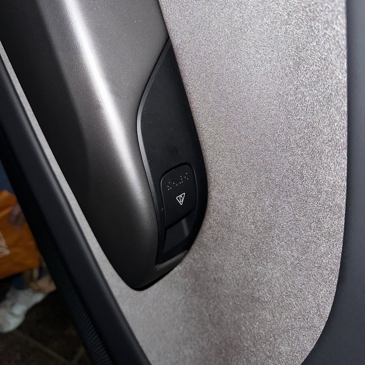 Sarah Alfar tweet media