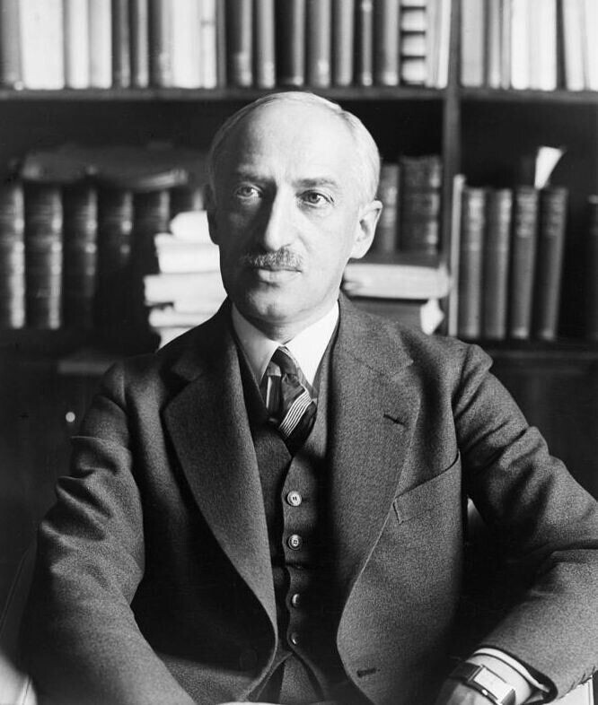 ...Вы всю жизнь будете встречать людей, о которых с удивлением скажете: "За что он меня невзлюбил? Я же ему ничего не сделал". 
Ошибаетесь... Вы нанесли ему самое тяжкое оскорбление: вы — живое отрицание его натуры. 
Андре Моруа.