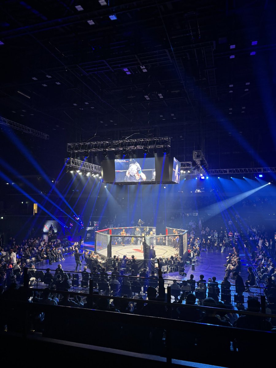 最終ラウンドの熱狂が冷めやらない。こんなに宮澤雄大のボクシングを堪能させてもらえるとは。<a href="/YutaBest00/">宮澤 雄大</a>
対戦相手の電池選手も、RYDEENで入場してきた時点から心を掴まれかけてたけど、最後までフィニッシュを狙いにくる姿に魂を揺すぶられた。#PANCRASE