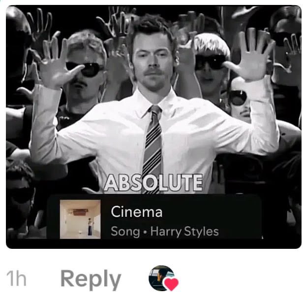 *entro*
postam foto minha com roupa bluegreener
beijo um homem na boca
canto coming up roses 
deixo todos gag
*saio*