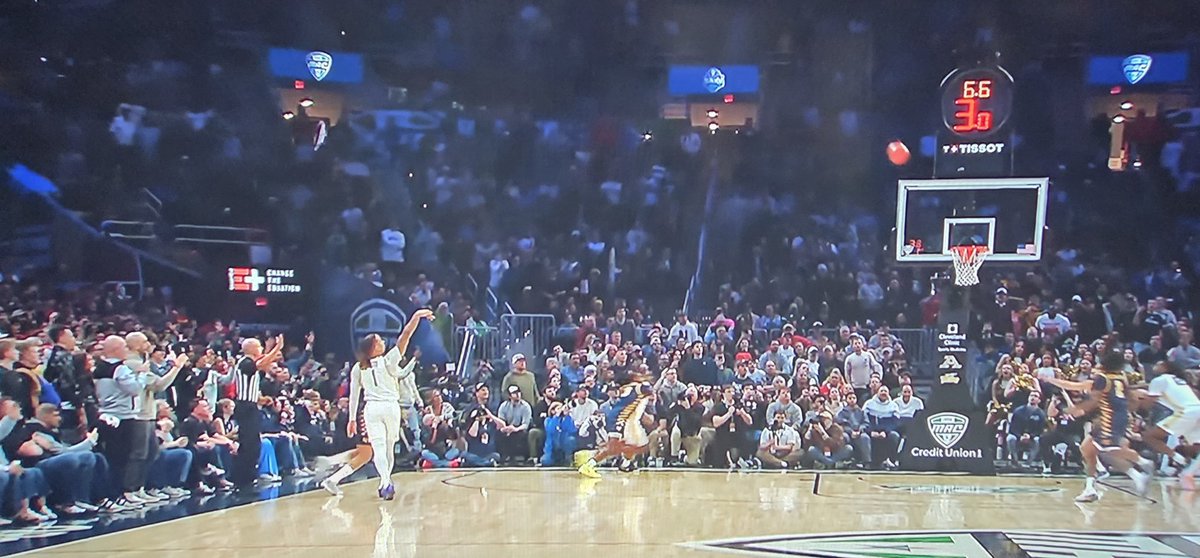 iancle1's tweet photo. Former participant at our showcase @shammahscott1 called game. #Akron #Zips #CollegeBasketball #HoopDreams #MarchMadness #MACTournament #ICChange #BiggerthanSports ππ€π€πβ€οΈπ @PastorDScott https://t.co/ACw38WpPjp