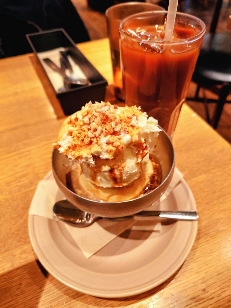 映画観た後にカフェでお茶しながらちょっと勉強のお時間。年末に買ったモバイルPCが早速役に立ってる。しばらく週末はこんな時間の使い方になりそう。