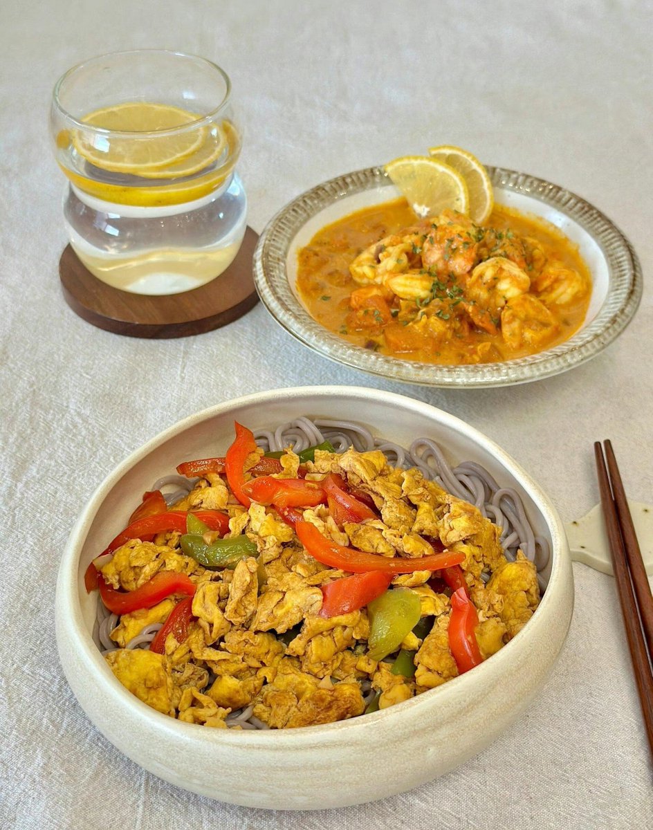 JuludeA23328's tweet photo. Quick weekday lunch! Grilled chicken, quinoa, roasted veggies, and a lemon-tahini drizzle—fresh, filling, and done in 20 mins. https://t.co/gTAvG2pnFQ