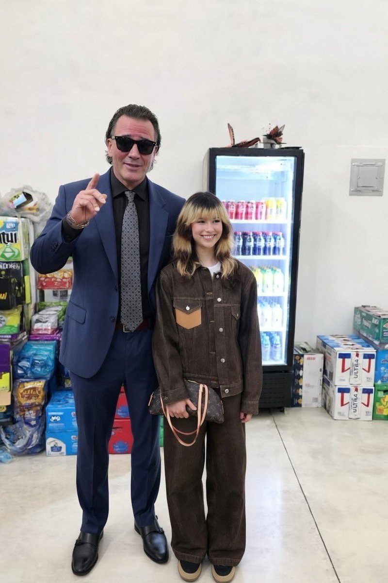 buggoutv's tweet image. Alysa Liu came to congratulate Gypsy Crusader after his win