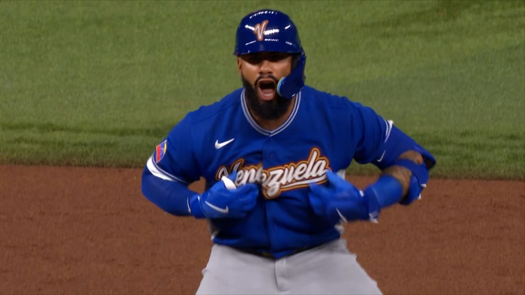 Así como le dimos palos a Omar López el miércoles por los tres catchers y el turno de Salvador, hoy hay que darle la derecha por meter a Gleyber de titular. Doble remolcador y ese hit que dejó la mesa servida a Abreu. Hoy en la chiquita, respondió. Aquí se dice todo como debe ser