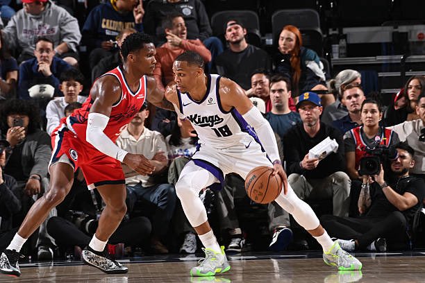 Russell Westbrook tonight vs the Clippers

12 PTS
10 ASTS
12 REBS
4 STLS
209th Triple Double🐐
KINGS WIN🔥
#LightTheBeam
