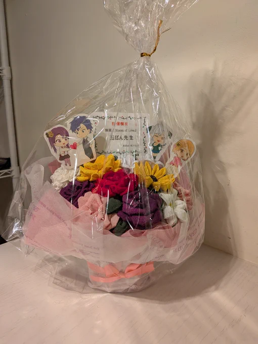 あと、お花も頂いて飾られておりました めっちゃ可愛いイラスト付き こちらも後日送って頂けるようですがまずはお先にお礼を、ありがとうございます～
