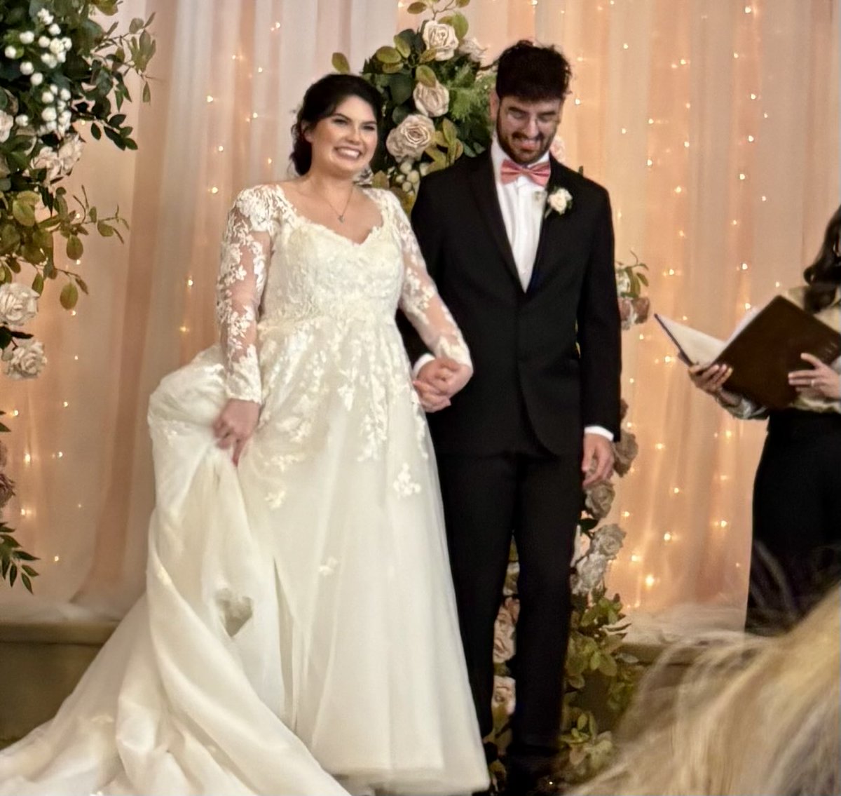 beaux1111's tweet photo. We had a ball at the wedding, and the newlyweds looked radiant! Just a few precious moments to share of our incredibly blessed life! A little sunshine in a world gone mad! Welcome Elizabeth and Gabriel Chavez! Baby Lucas is on the way!🥰
#weddings https://t.co/aZljFwZP14