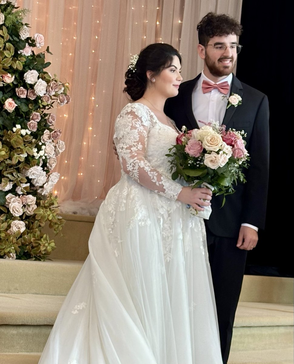 beaux1111's tweet photo. We had a ball at the wedding, and the newlyweds looked radiant! Just a few precious moments to share of our incredibly blessed life! A little sunshine in a world gone mad! Welcome Elizabeth and Gabriel Chavez! Baby Lucas is on the way!🥰
#weddings https://t.co/aZljFwZP14