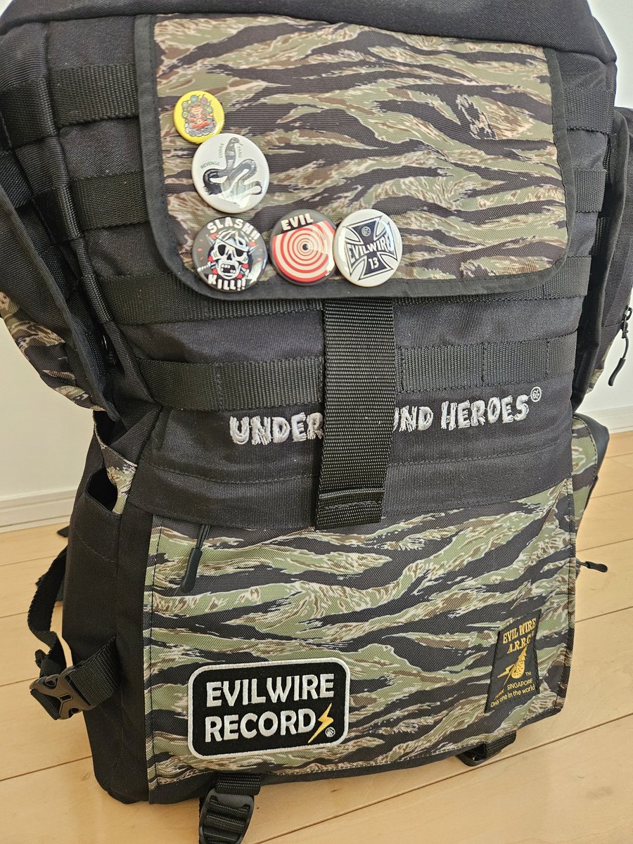 javqs04's tweet image. 何年越し？ってぐらいのワッペンつけた😎🫰
 #EVILWIRE