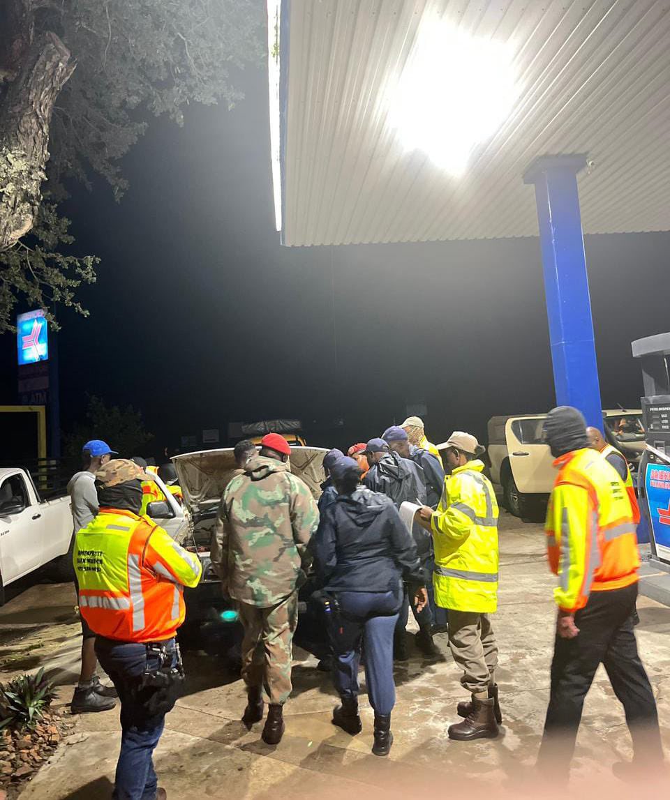 SAPoliceService's tweet photo. #sapsLIM Police in Limpopo intensified crime prevention through #OperationShanela2, resulting in the arrest of 27 suspects, including a suspect found with dagga worth over R2 million in the Hoedspruit policing area on Friday, 13/03.

During the day operation, a 38-year-old foreign national was arrested in the Hoedspruit CBD while driving a white Toyota Hilux 4x4. Police found 22 sack bags of Swaziland dagga with an estimated street value of over R2 million and confiscated the drugs.

During the night operation in The Oaks area, 18 undocumented foreign nationals were arrested for contravention of the Immigration Act, while eight motorists were arrested for driving under the influence of alcohol along the D21 road.

All suspects are expected to appear before the Hoedspruit Magistrate’s Court on, 16/03.
#fightingcrime #DrugsOffTheStreets SG
https://t.co/v3zW2rOC9x