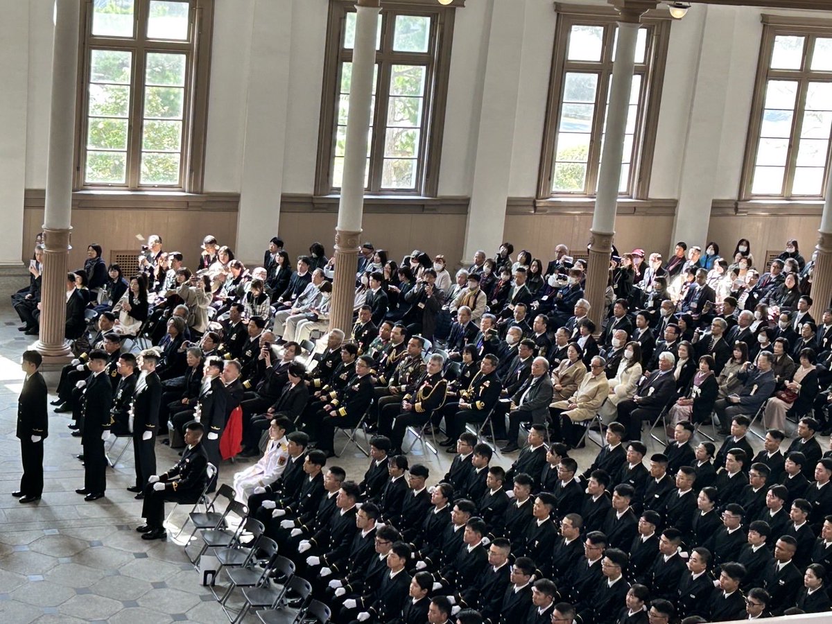 Shintani_dr's tweet photo. 厳しい教育訓練を乗り越え、本日卒業を迎えられた皆様にお祝いを申し上げます。我が国を取り巻く安全保障環境が一層厳しさを増す中、自衛隊の果たす役割はますます重要となっています。この地で培われた知識と規律、仲間との絆を胸に、部下から信頼される指揮官としてご活躍されることを願います。 https://t.co/wW3R3sbvSn
