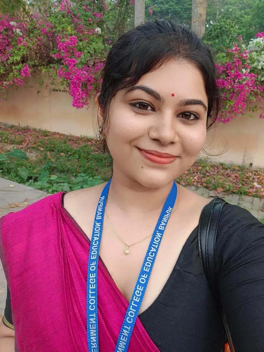 Nusaibakhan700's tweet photo. Name: Surovi ❤️
Age: 28
Teacher: Government College of Banipur, Habra, West Bengal, India
B'day: 20 March 💫✨💫✨🌸
I am single 🥰❤️ https://t.co/cXBpqwEvIi
