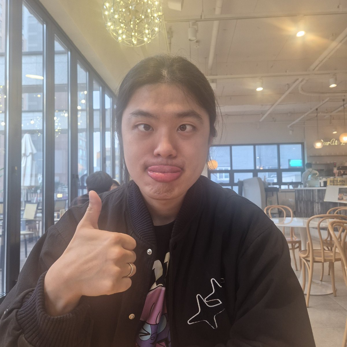 KimAutomne tweet media