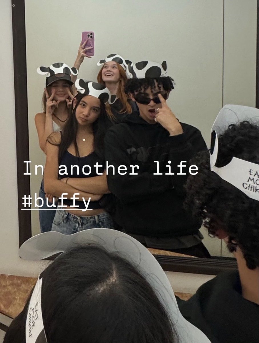 TV Tweets 📺 tweet media