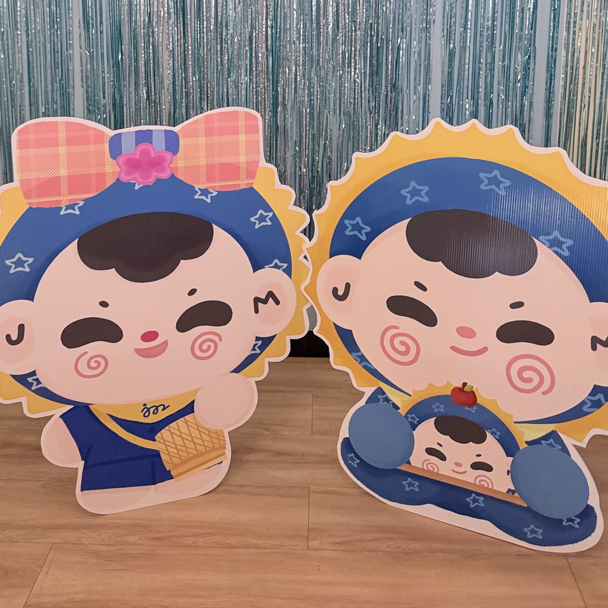 คาเฟ่น่ารักมากก เต็มไปด้วยก้อนบะเริ่ม 💛💙🌞🌛💫

#MyPreciousJUMMOBdayCafe
#JUMMO