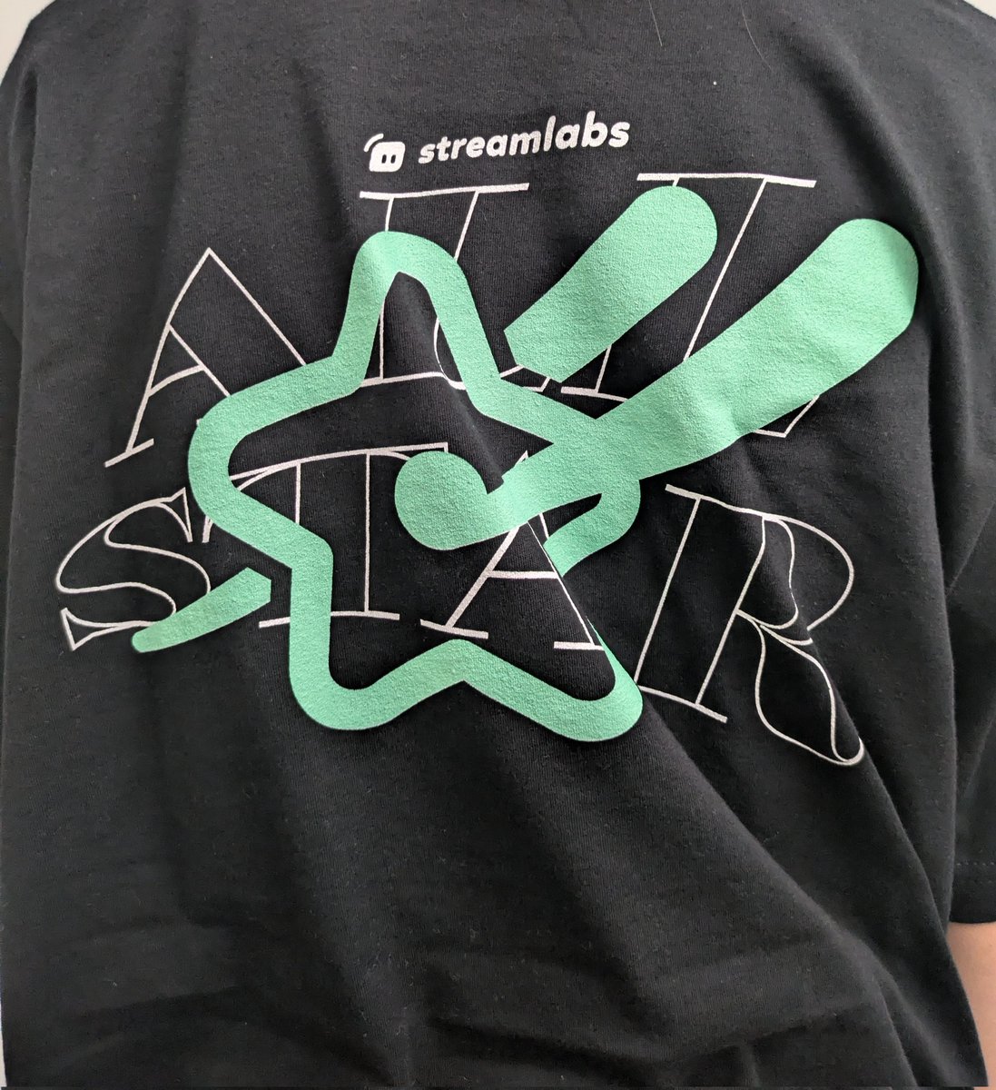 Bee / Lychi 🐝 🍨 ⊙⊝⊜ ⁷ 【VChibi】 tweet media