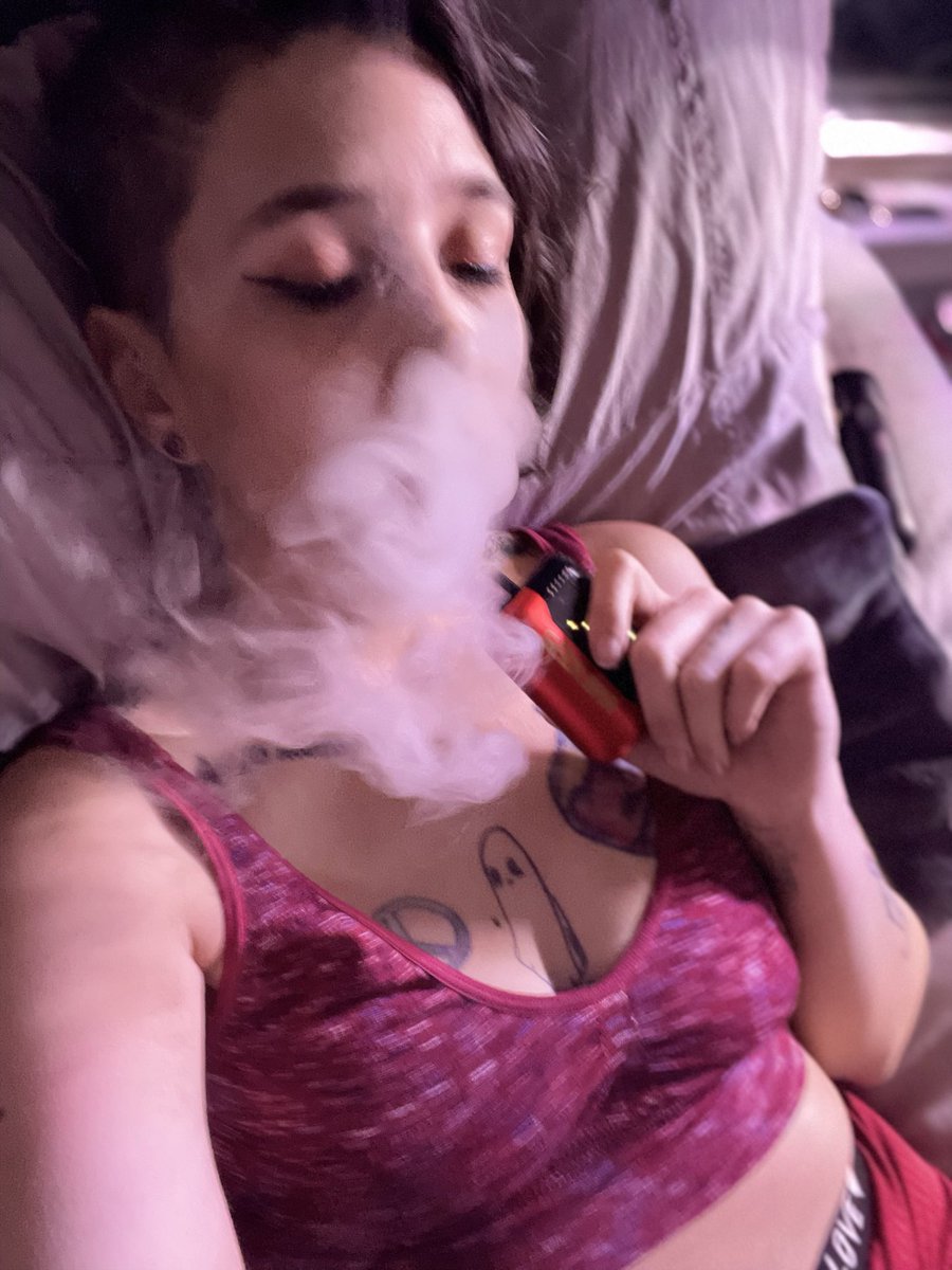kittylynnsmokes's tweet image. #smoker #vapelove #cloud #smokingfetish