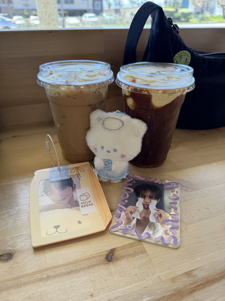 hyunjinluvr_'s tweet photo. #ENNVEEATS #atinyeats Yummy drinks from this past week ππ https://t.co/skaaS9V4Cj