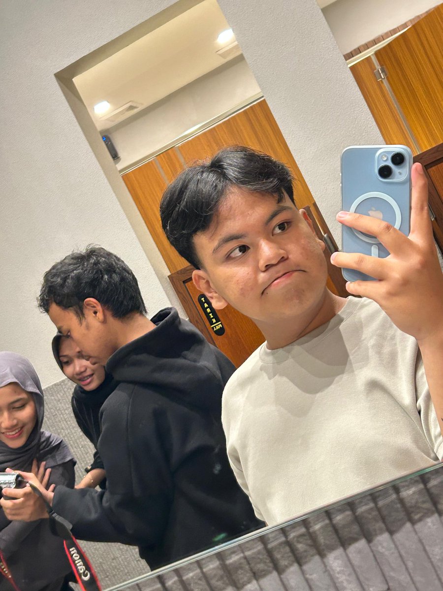 yang belakang lagi ngapain yh