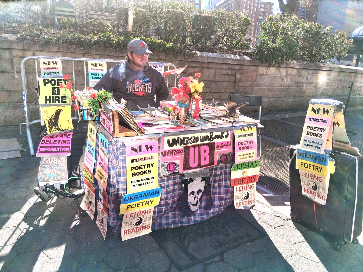 jbond77's tweet photo. NEW proof of life! another day another table #poetry #NYC #ubtruth #ublove
#jbk https://t.co/YS2hqZYQfe https://t.co/SJtgiMM5Pr