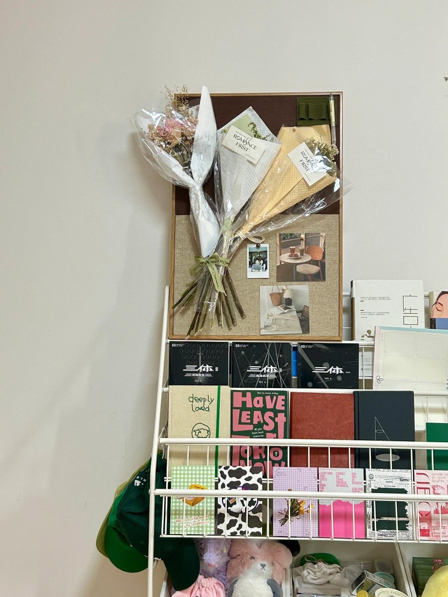 bobbi_dvorak's tweet image. Spring cleaning mode ON!  Sort old clothes, books u0026 toys—keep what sparks joy, donate what doesn’t. Let’s declutter with purpose! #OldItemSorting #DeclutterJoy