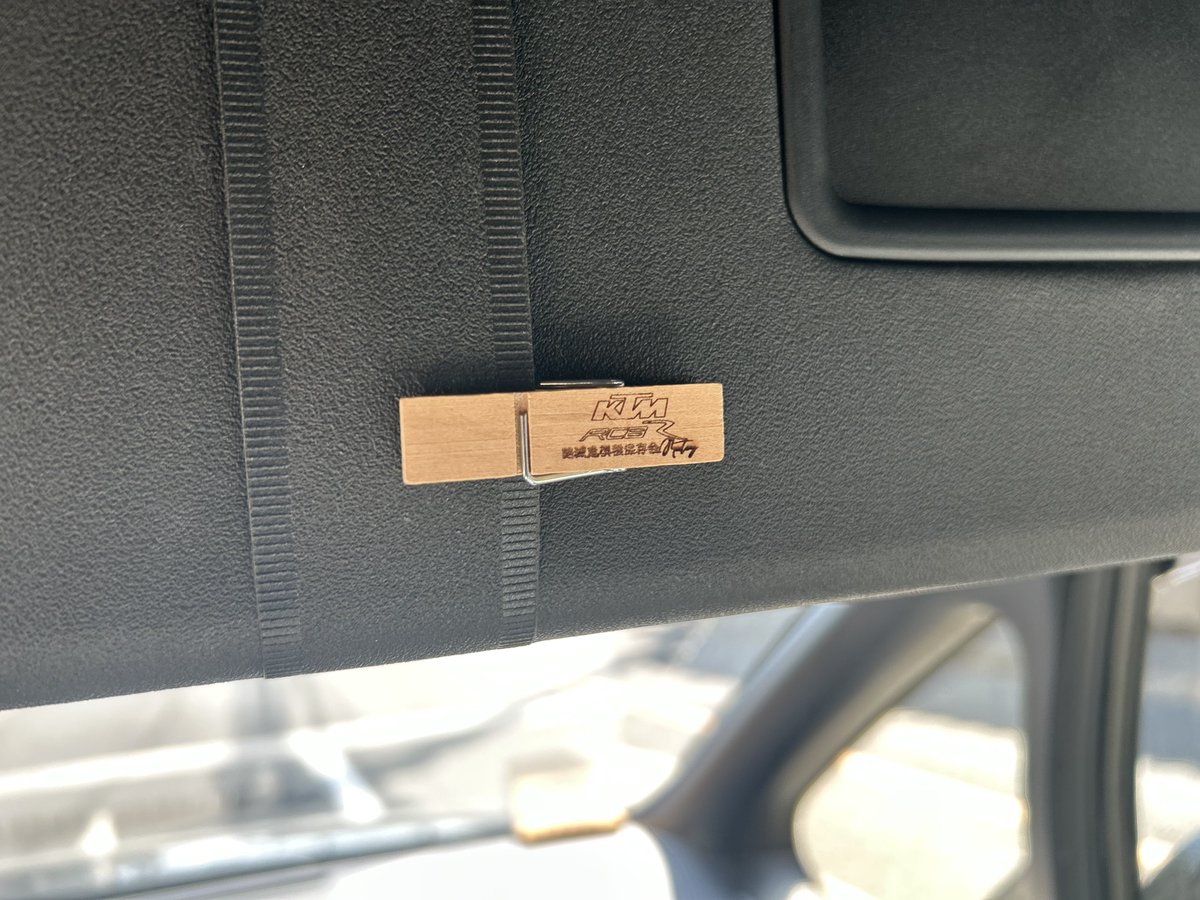 sy62r__'s tweet photo. 息子がやたら推してるミラーに挟むスタイルか
個人的には2枚目の駐車券挟みとして使いたい https://t.co/XcyvqcmMlg
