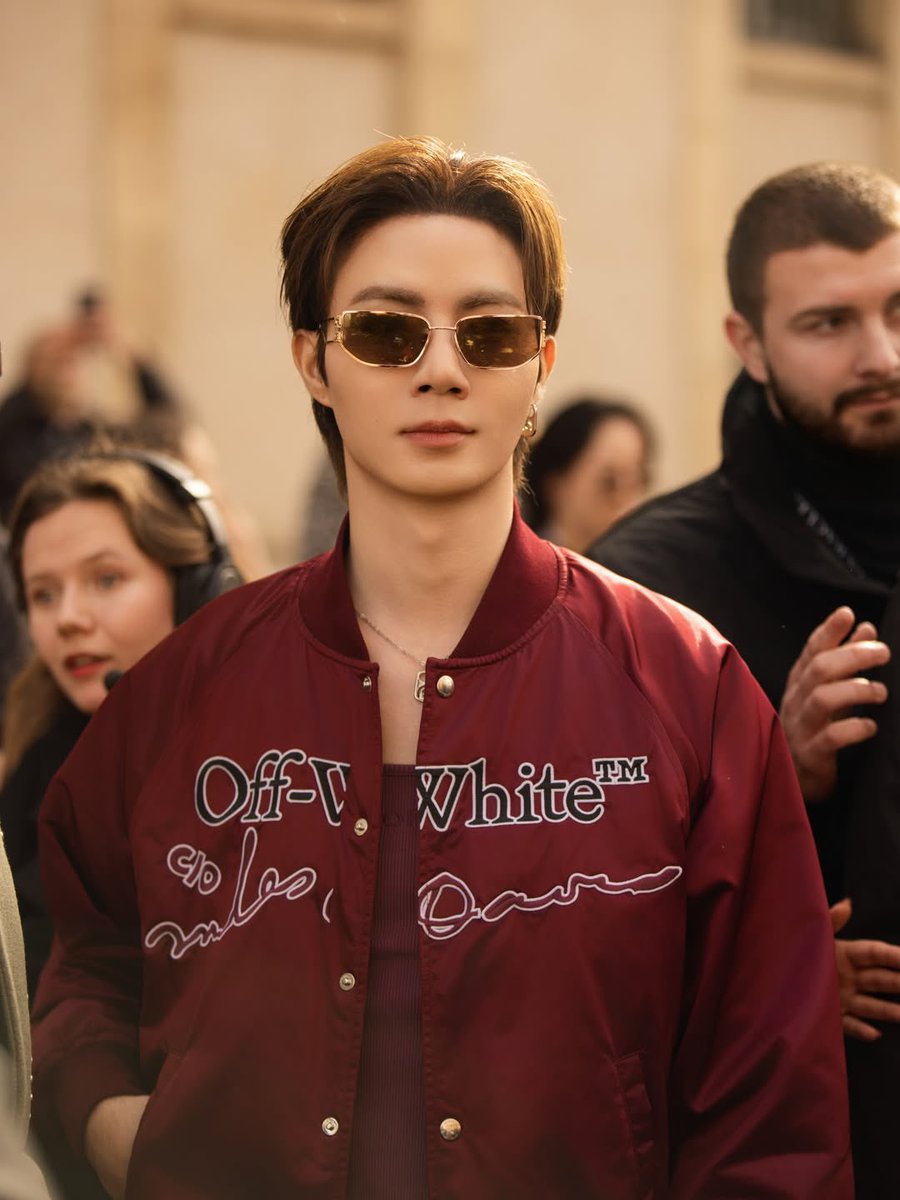 nugam24's tweet image. Off-White continues to grow globally, and ZeePruk and NuNew are part of that powerful momentum.⭐️✨🥰

ZEENUNEW IN PARIS FW26
#OffWhitexZeeNunew
#OFFWHITEFW26
@OffWht #OffWhite
@zee_pruk #ZeePruk
@CwrNew #NuNew