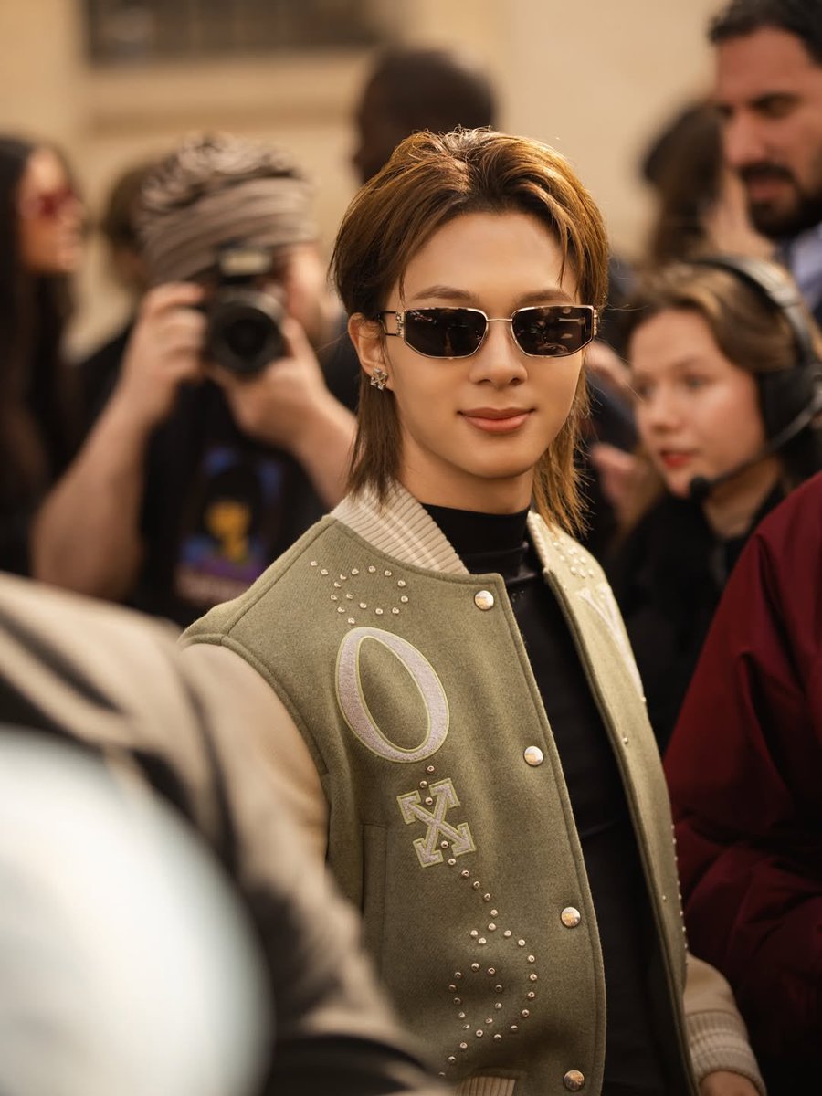 nugam24's tweet image. Off-White continues to grow globally, and ZeePruk and NuNew are part of that powerful momentum.⭐️✨🥰

ZEENUNEW IN PARIS FW26
#OffWhitexZeeNunew
#OFFWHITEFW26
@OffWht #OffWhite
@zee_pruk #ZeePruk
@CwrNew #NuNew