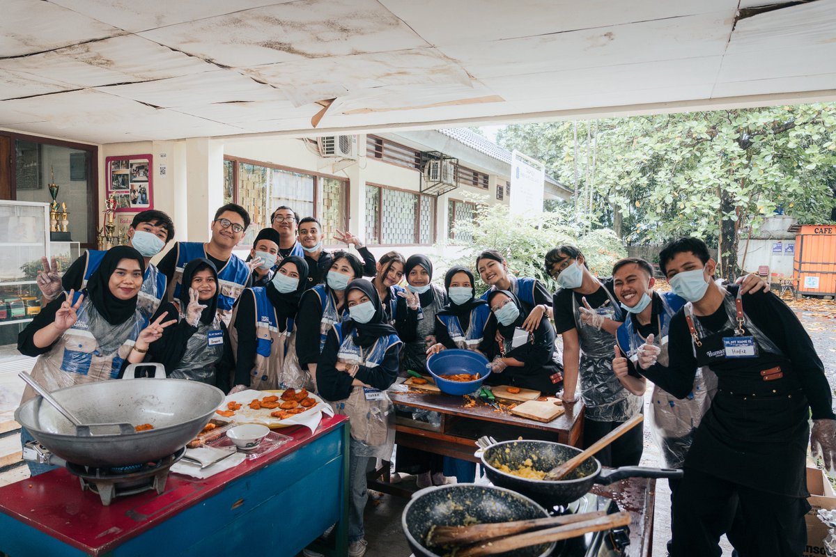 Humanies Project tweet media