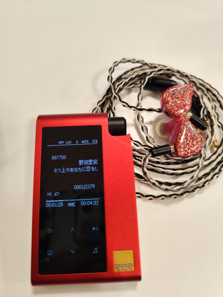etsuetsuyasu's tweet photo. Epic Audio
Schizophrenia
個人的には1枚目のケーブルがボーカルの艶感と伸びの良さが好み🤤
ハウジング/フェイスプレートもとっても綺麗で良い☺️
 #eイヤホン名古屋大須 https://t.co/0RsYyCbwPQ