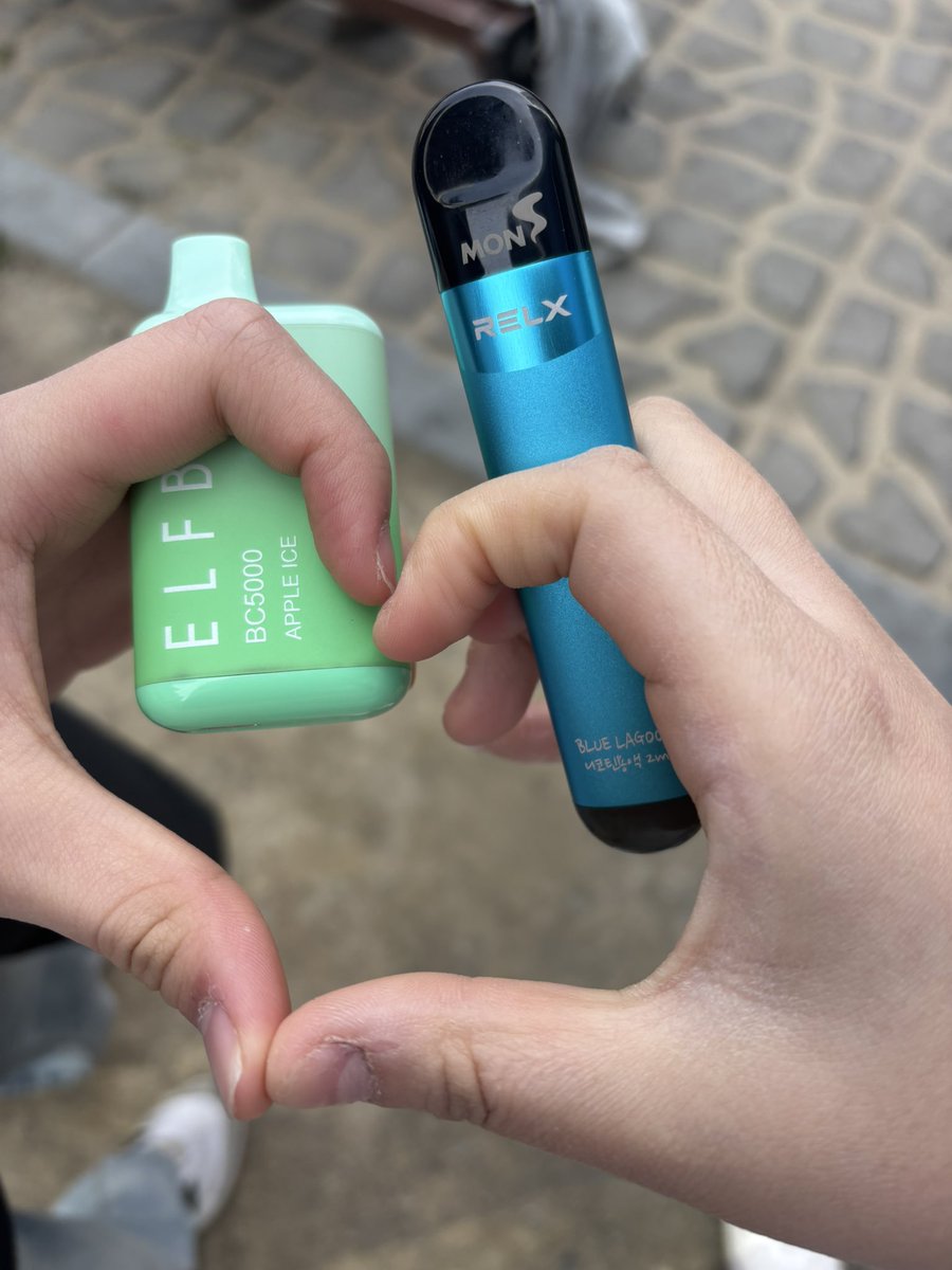 불안이 tweet media