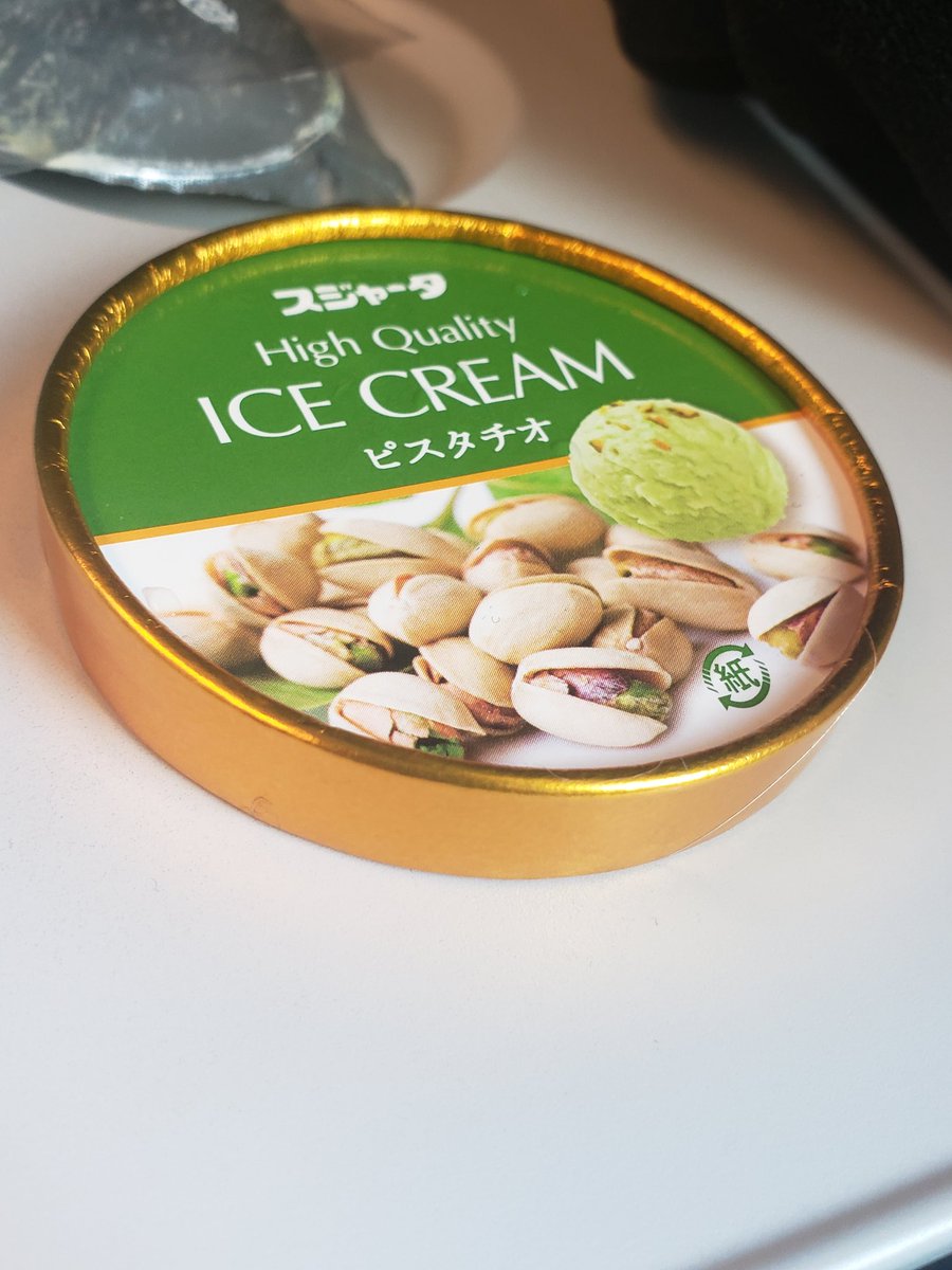 archaeren's tweet photo. I bought ice cream from a vending machine and got a free bracelet 🤭

#fashion #sustainablefashion ? https://t.co/o2jcjgXwgt