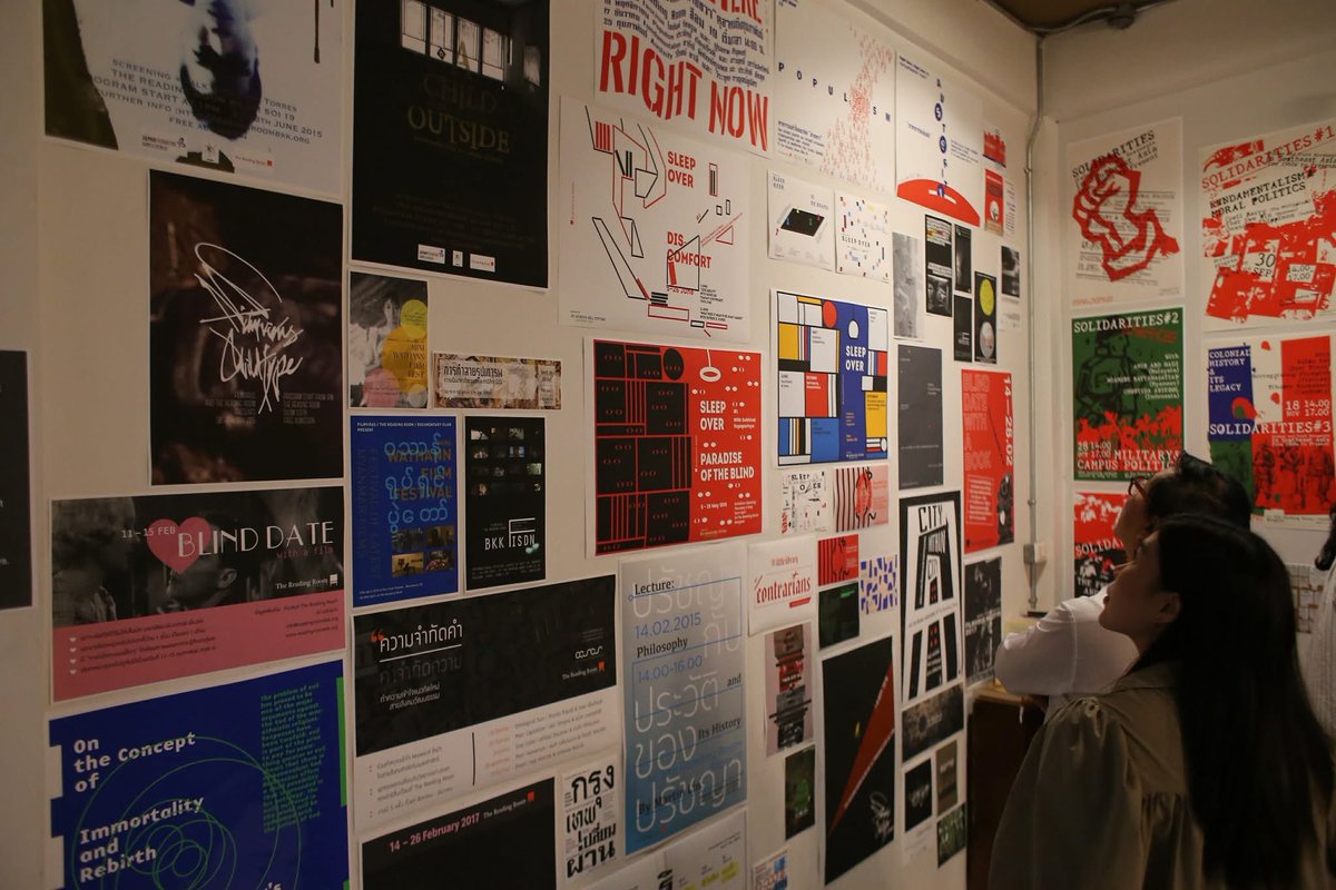 งาน Reading Room Retrospective exhibition เปิดถึง 31 มี.ค. ตามวันเวลาทำการห้องสมุด พุธ-อาทิตย์ บ่ายโมงถึงหนึ่งทุ่ม อยากให้แวะมาดูมาอ่านมาเม้ากัน ขอนำเสนอมุมต่างๆ ในงานนิดนึง
- Poster: บนผนังทั้ง 4 ด้านครึ่ง จัดแสดงโปสเตอร์ที่หาไฟล์เจอแล้วนำมาปรินท์ใหม่