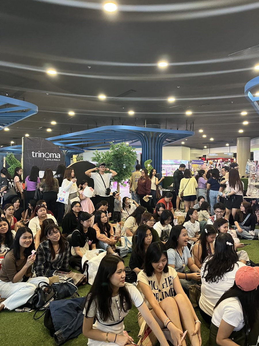 CaratLandPH's tweet photo. CARATs, the moment is HERE! The program is starting NOW! ๐โจ
@hyven_official opens the Caratโs Quest stage with epic energy. Get ready for the ultimate showdown!
Rush to Cinema Lobby of Trinoma by Ayala Malls and feel the vibe! ๐๐๐
#CARATsNew_Quest
#CARATsPathLeadsToSVT
#ILoveTrinoma