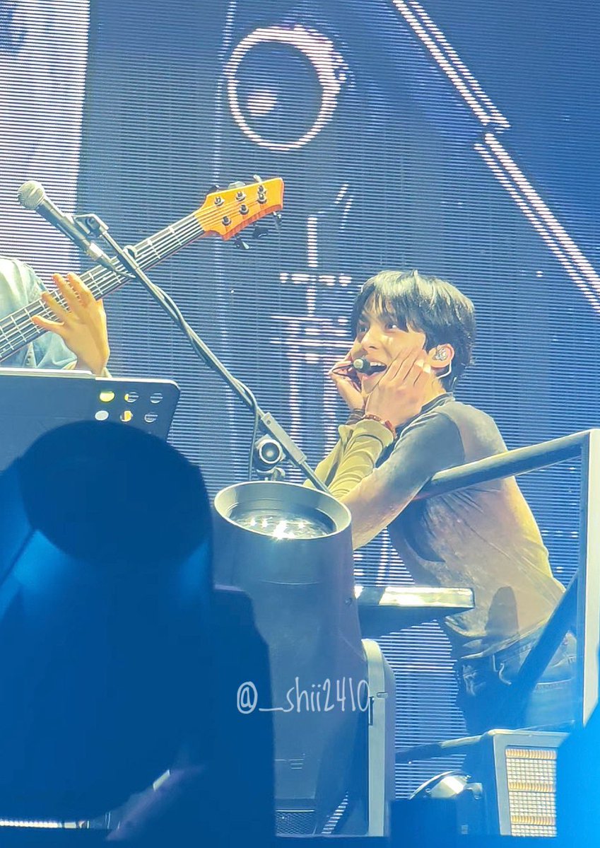 260314 
LEFTサイドのバンド紹介ず🪄
#HONGJOONG #YUNHO
#ATEEZ  #에이티즈 #InYourFantasy_MNL