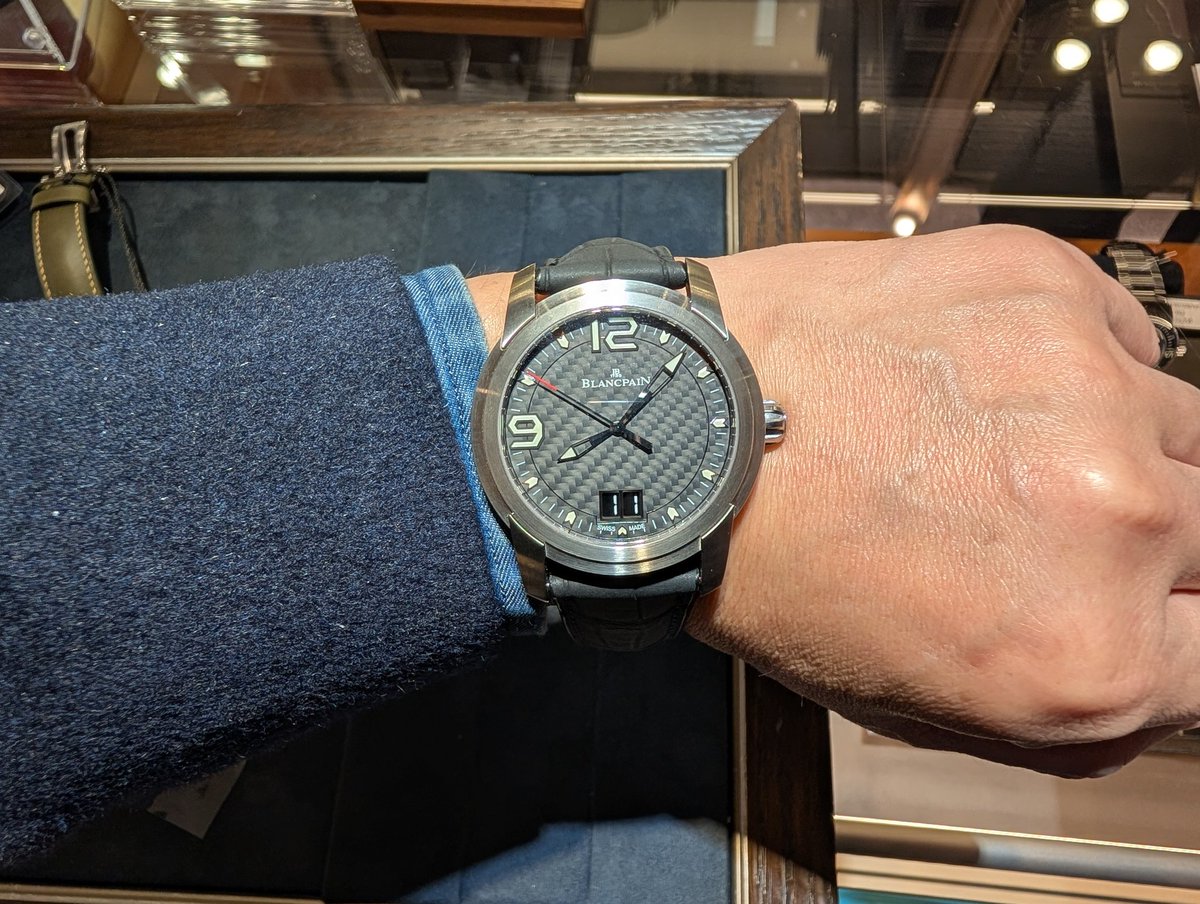 ブランパンが、以前ランボルギーニ・ガヤルドのワンメークレースとコラボした作ったモデル。こちらは、デッドストックで、現在はないモデルだ。珍しいモデルなので気軽に見に来てください。