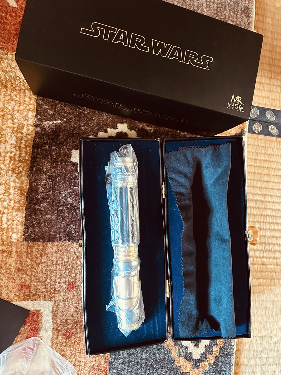 HitoshiKatte's tweet photo. メイスのライトセイバー実家に眠ってた。
これ高く売れる?2003年に買ってるぽい
#スターウォーズ
#ライトセーバー
#マスターレプリカ
#MasterReplicas
#メイスウィンドゥ
#MaceWindu https://t.co/WrERtxxKfq