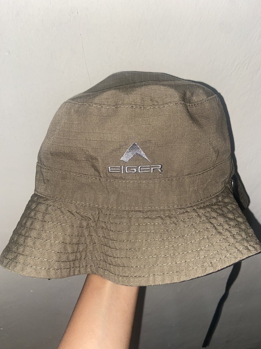 futurefordept's tweet photo. bucket hat eiger dual color, 39k https://t.co/UrlRbWBEr1
