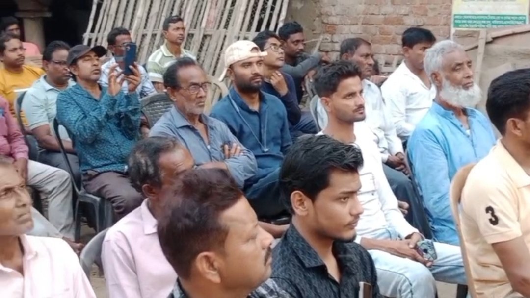 ExMLA_Tapan's tweet photo. মাননীয়া মুখ্যমন্ত্রী মমতা বন্দ্যোপাধ্যায় ও সর্বভারতীয় সাধারণ সম্পাদক মাননীয় অভিষেক বন্দ্যোপাধ্যায়ের নির্দেশে পূর্বস্হলী উত্তর বিধানসভার #পিলা গ্রাম পঞ্চায়েতে #কৃষক_সভা।
#আবার_জিতবে_বাংলা
#আবার_জিতবে_কৃষক  ।
@MamataOfficial @abhishekaitc @AITCofficial https://t.co/BlIAXnG6tJ