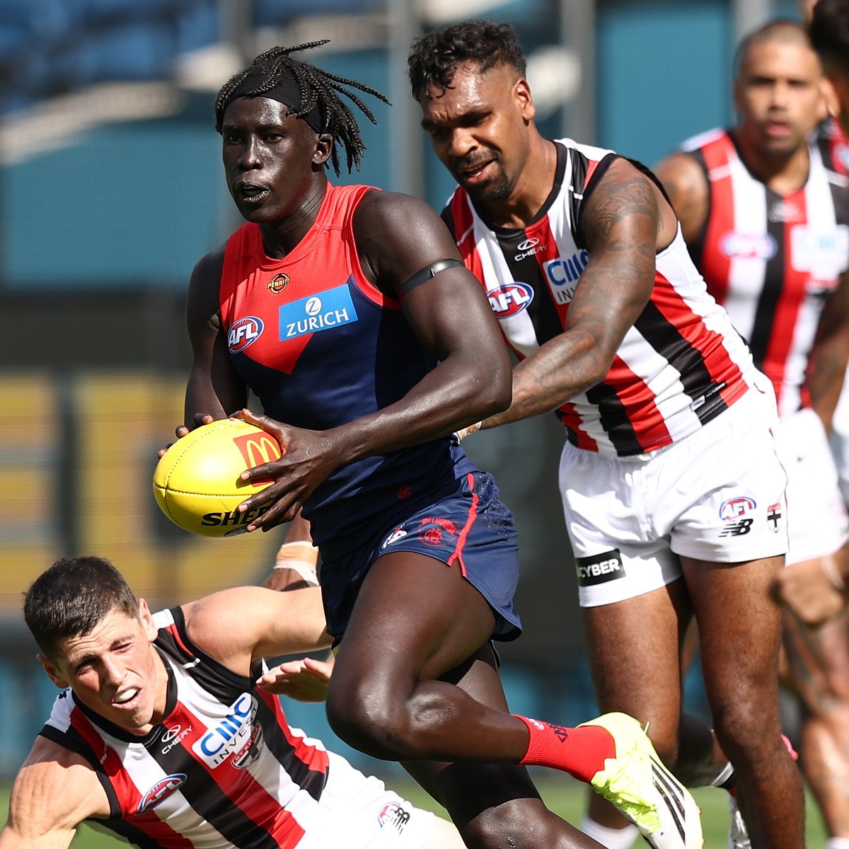 HT | <a href="/MelbourneFC/">Melbourne Demons</a> 9.7 (61) lead <a href="/StKildaFC/">St Kilda FC</a> 9.5 (59).

TAKE A BREATH. WHAT A HALF AT THE <a href="/MCG/">Melbourne Cricket Ground</a> 🔥

📺 Watch #AFLDeesSaints on Ch.504 or stream on Kayo: bit.ly/4lxqyqO
✍️ BLOG bit.ly/3NzFvvU
🔢 MATCH CENTRE bit.ly/4bJSg04