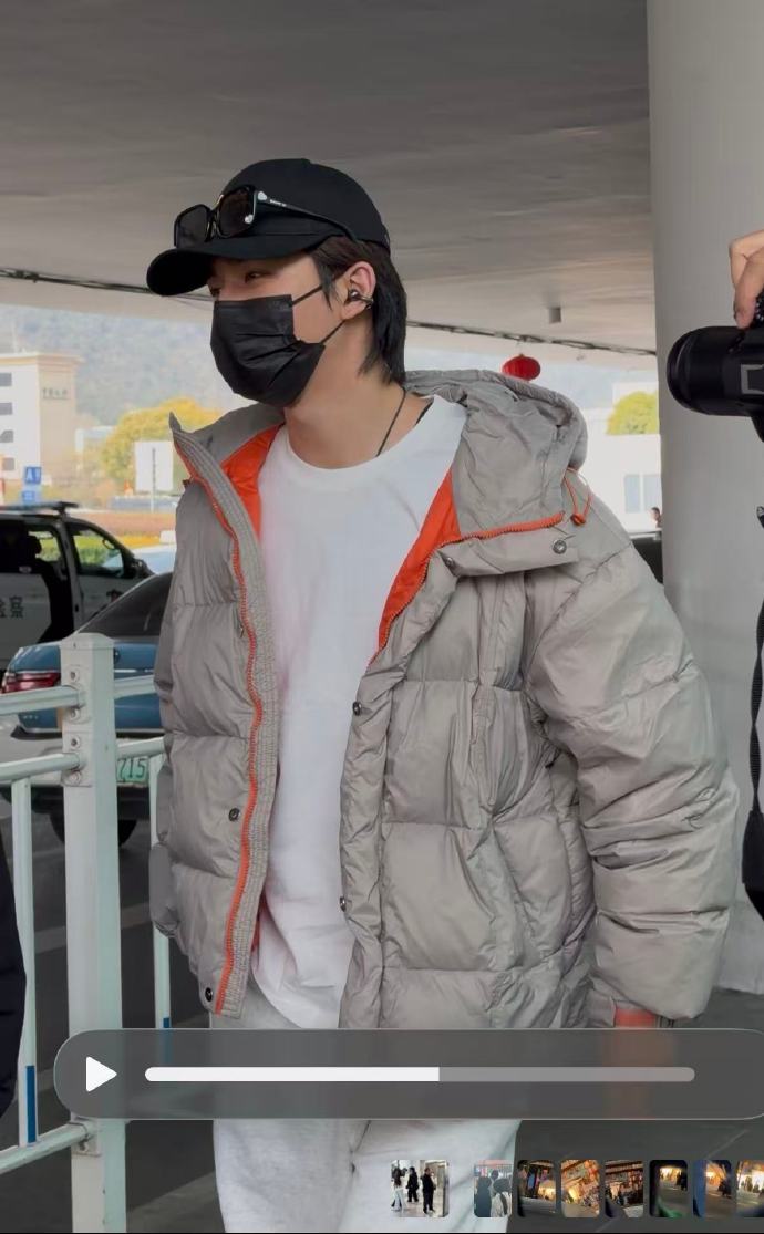 15.03.26 🛬ถึงแล้วอย่างปลอดภัย มาพร้อมรอยยิ้ม😄ดีจัง
Cr:MorphNa
#LiHongyi #หลี่หงอี้ #李宏毅