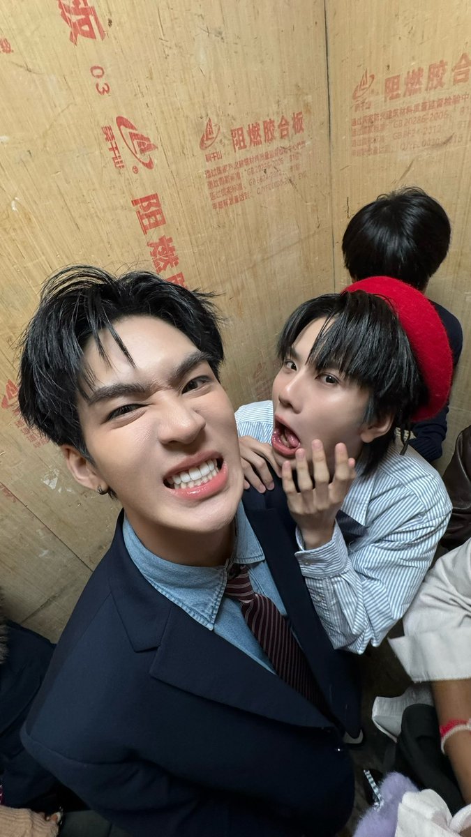 GenZ ในแบบของอู๋เซฟ กับการเป็นผู้จัดการร้านวันนี้ อื้มมม คนอื่นยังใงไม่รู้ แต่อู๋เซฟเค้ามีสไตล์ 🥹 บางครั้งก็แค่อยากได้รูปแบบคนอื่นบ้าง 5555

AAS MEIMEICANG MANAGER
#MeimeicangxAuAuSave
