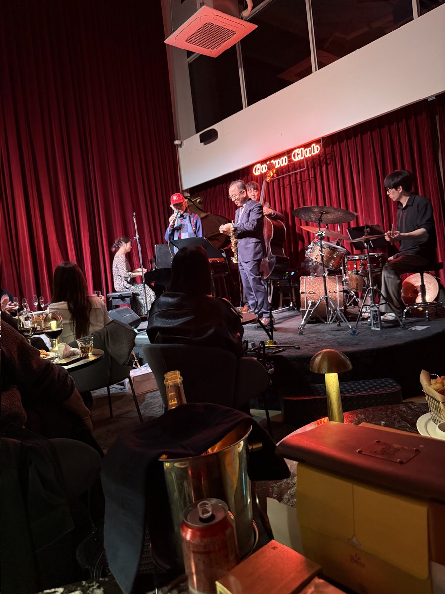 냥아치s💕 tweet media