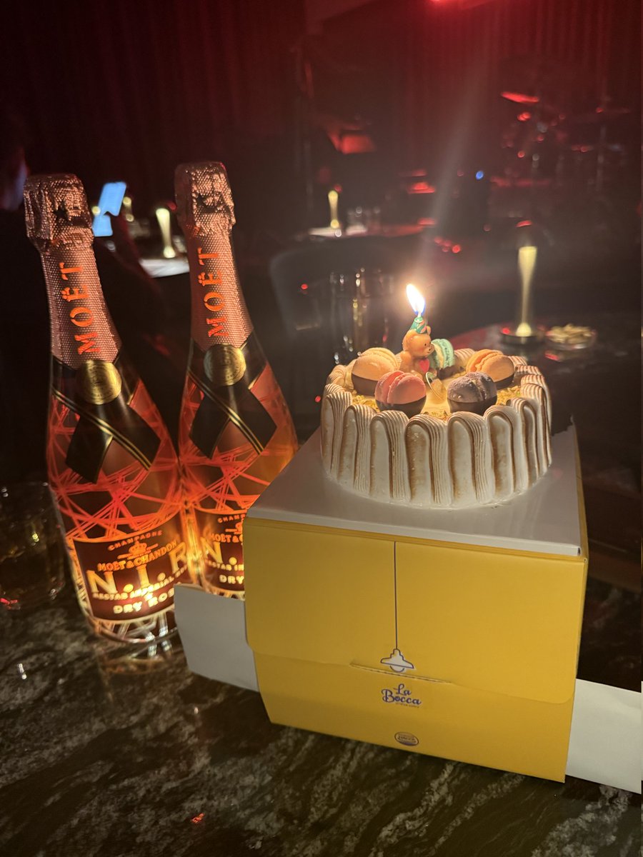 냥아치s💕 tweet media