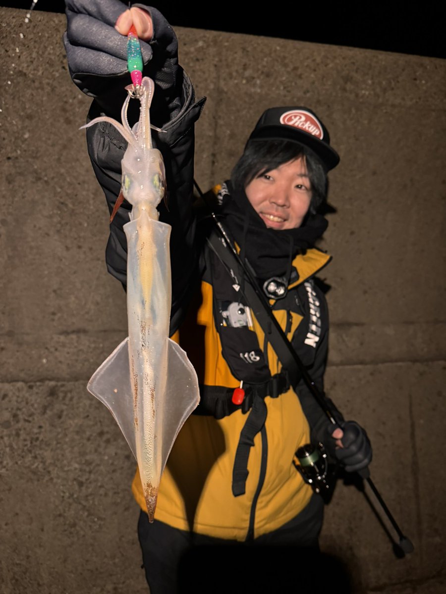 parms510's tweet photo. 先日は富山まで行きヤリイカ狙い🦑
話題沸騰中のマグライザーでバッチリキャッチ！
タックルとマグライザーだけあればできちゃう手軽さが魅力的😍
弾丸のごとく飛ぶ飛距離と早いフォールでめっちゃ手返しいいですよ！👍

@pickup2127 

#pickup 
#マグライザー https://t.co/wAbx5xbUht