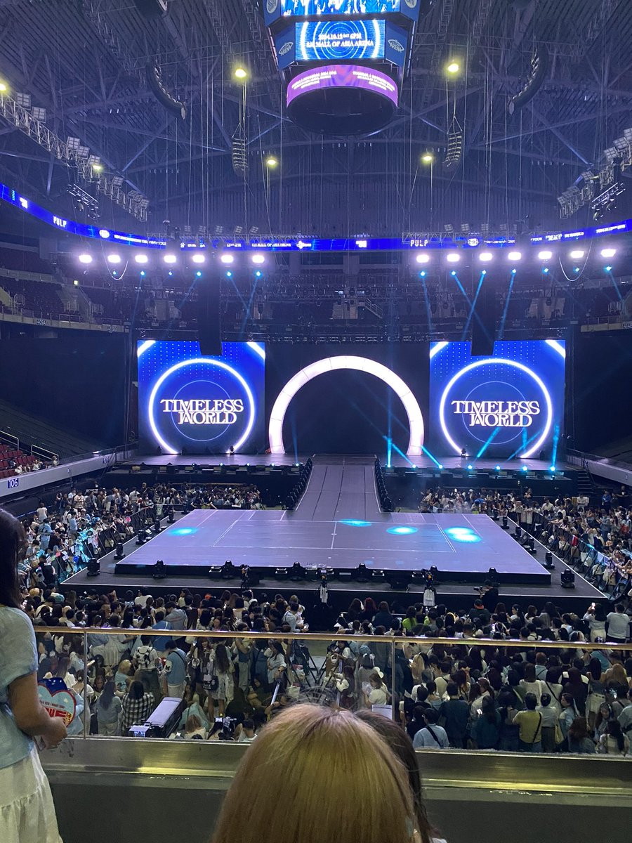 jnrncart's tweet photo. 222 row C no zoom reference! https://t.co/gDANZujMvl